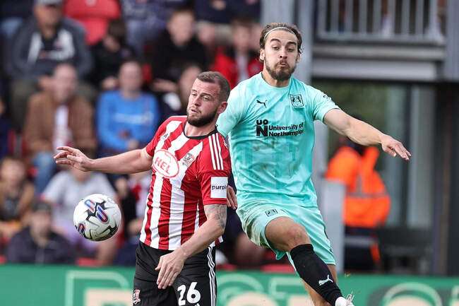Màn thư hùng đỉnh cao Cheltenham Town vs Exeter City